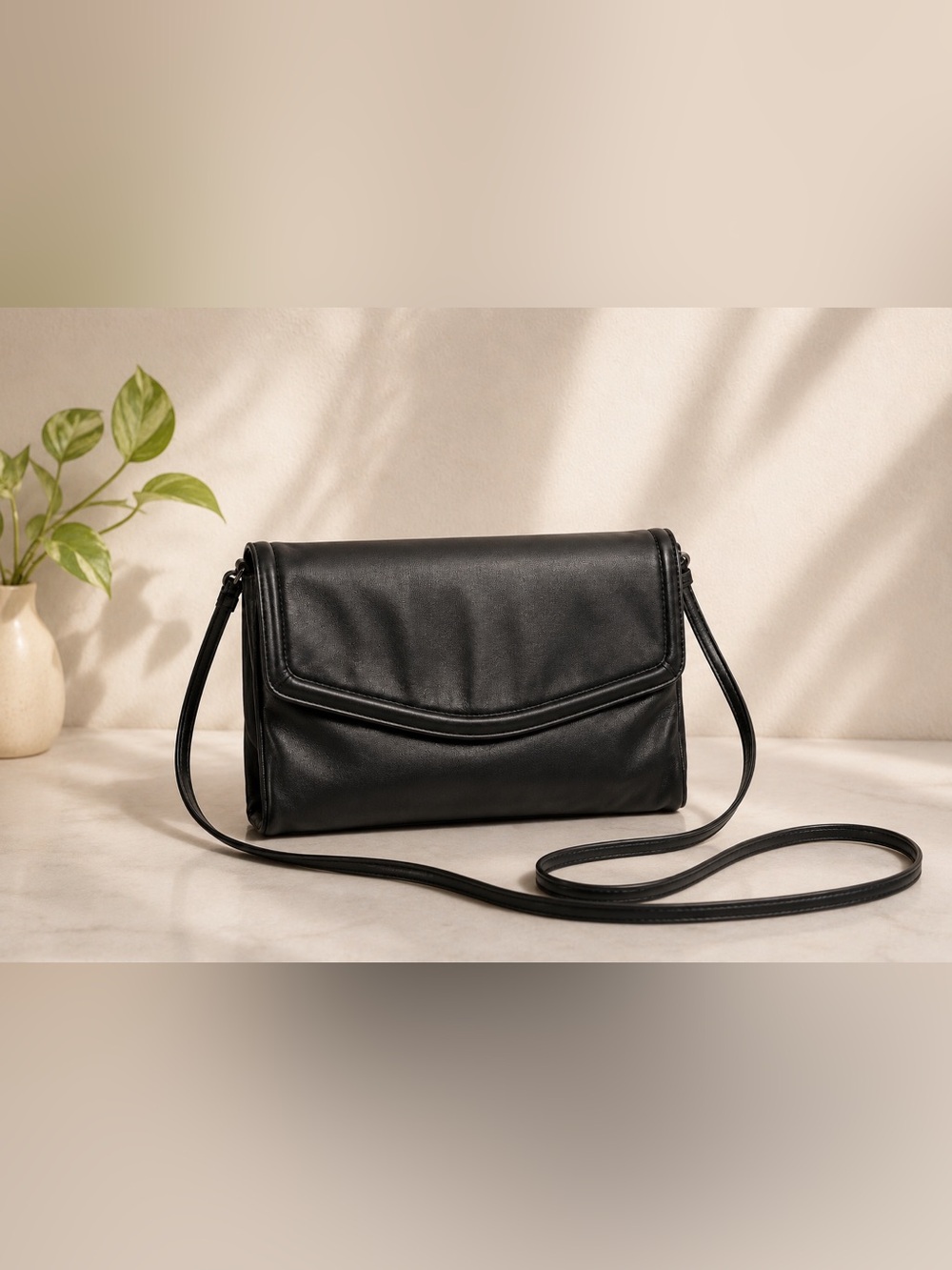Vtg 1980s Veneto Smooth Black Leather Clutch w/Strap Velvet Lined Opti Zip
